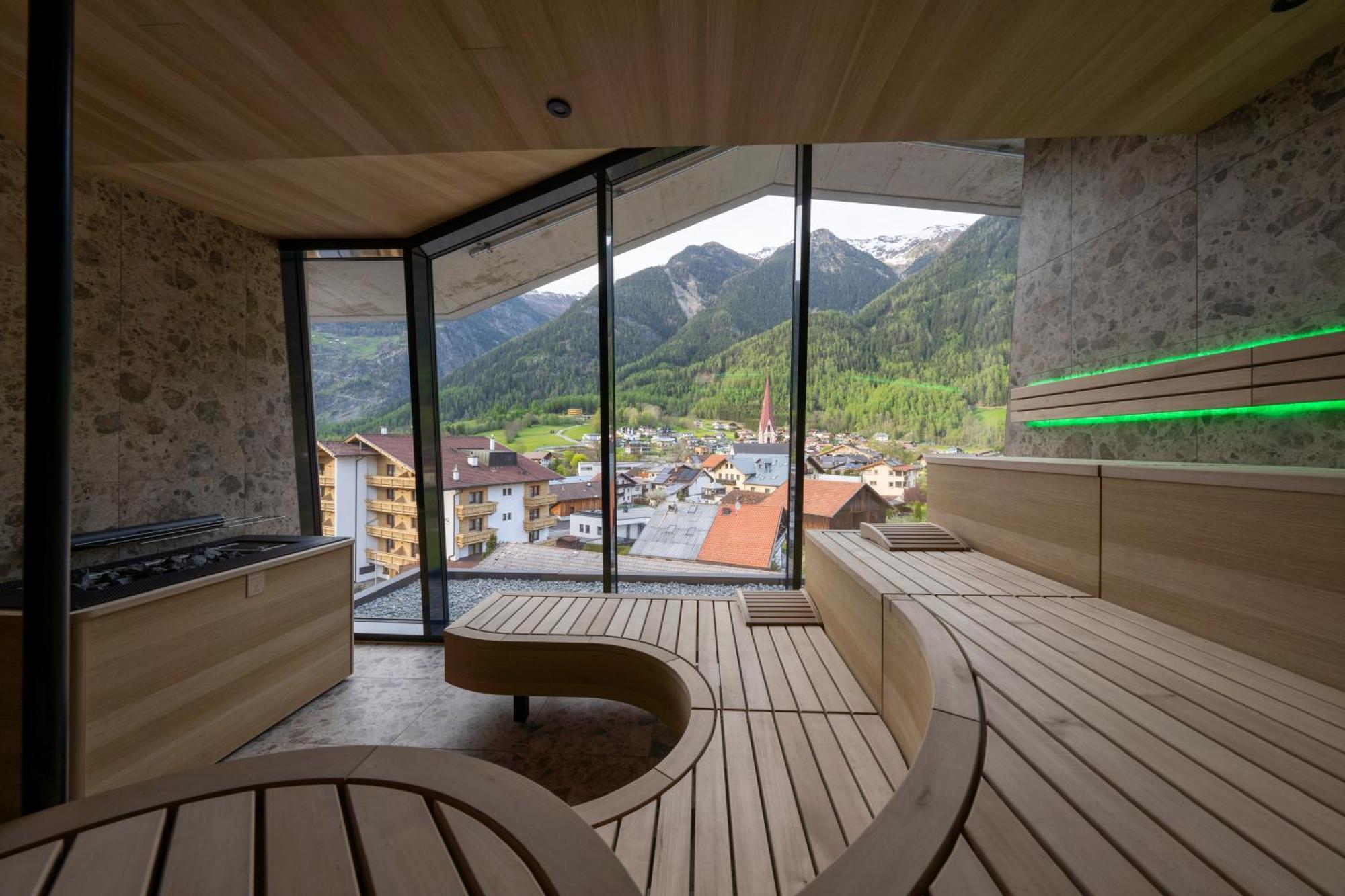 Lifesteil Aparthotel Umhausen Exterior photo