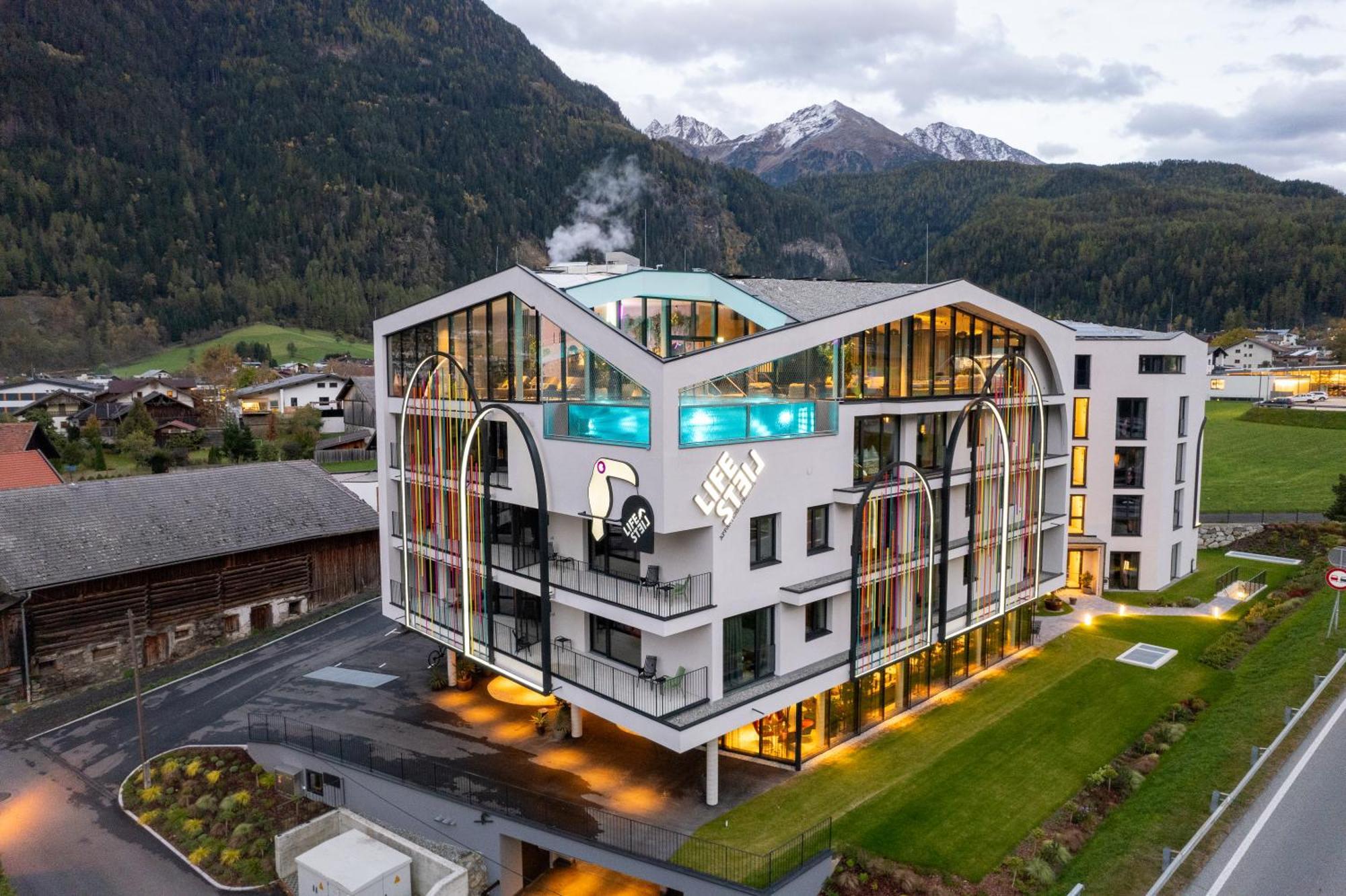 Lifesteil Aparthotel Umhausen Exterior photo